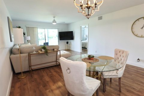 Condo in Pembroke Pines, Florida, 2 bedrooms  № 1645271 - photo 8