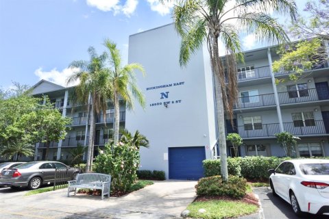 Condo in Pembroke Pines, Florida, 2 bedrooms  № 1645271 - photo 3