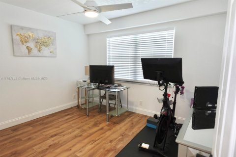 Copropriété à vendre à Pembroke Pines, Floride: 2 chambres, 110.74 m2 № 1645271 - photo 24