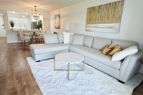 Condo in Pembroke Pines, Florida, 2 bedrooms  № 1645271 - photo 10