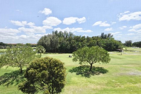 Condo in Pembroke Pines, Florida, 2 bedrooms  № 1645271 - photo 30