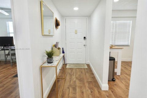 Copropriété à vendre à Pembroke Pines, Floride: 2 chambres, 110.74 m2 № 1645271 - photo 5