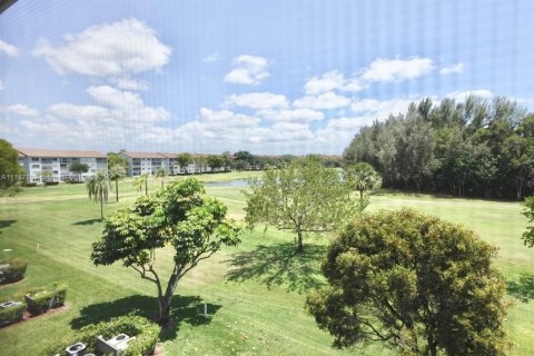 Condo in Pembroke Pines, Florida, 2 bedrooms  № 1645271 - photo 2