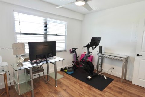 Condo in Pembroke Pines, Florida, 2 bedrooms  № 1645271 - photo 25
