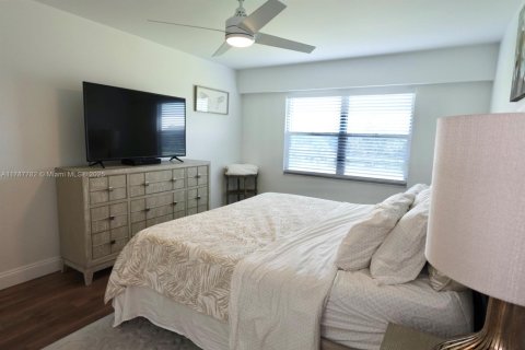Condo in Pembroke Pines, Florida, 2 bedrooms  № 1645271 - photo 17