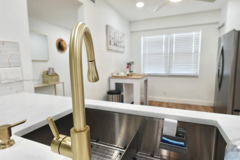 Copropriété à vendre à Pembroke Pines, Floride: 2 chambres, 110.74 m2 № 1645271 - photo 15