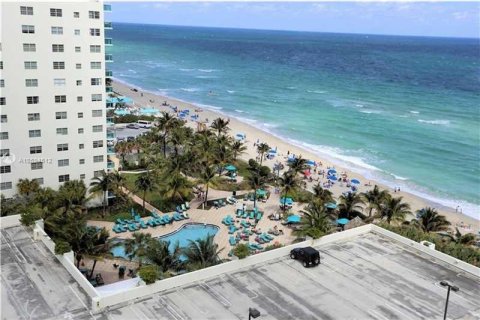 Condo in Hollywood, Florida, 1 bedroom  № 1984865 - photo 3