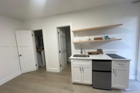 Immobilier commercial à louer à Hollywood, Floride № 1957698 - photo 14