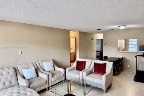 Townhouse in Boca Raton, Florida 1 bedroom, 84.36 sq.m. № 2036316 - photo 6