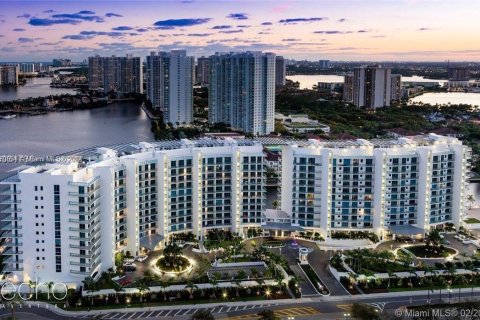 Condo in Aventura, Florida, 4 bedrooms  № 2037613