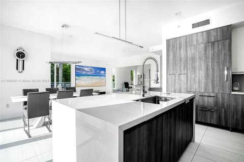 Купить кондоминиум в Холливуд, Флорида 3 спальни, № 1981955 - фото 14