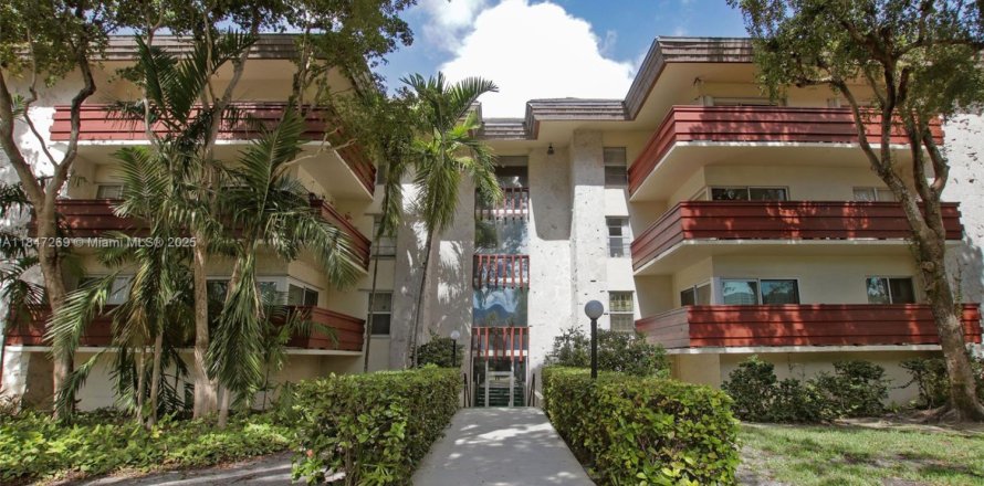 Condo in Coral Gables, Florida, 2 bedrooms  № 1845727