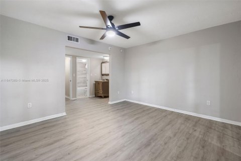 Condo in Coral Gables, Florida, 2 bedrooms  № 1845727 - photo 30