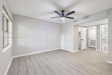 Condo in Coral Gables, Florida, 2 bedrooms  № 1845727 - photo 29