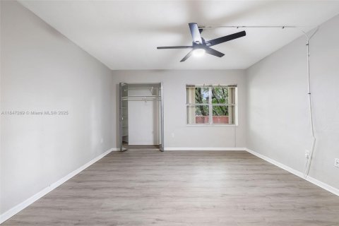 Condo in Coral Gables, Florida, 2 bedrooms  № 1845727 - photo 26