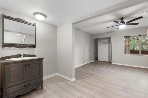 Condo in Coral Gables, Florida, 2 bedrooms  № 1845727 - photo 20