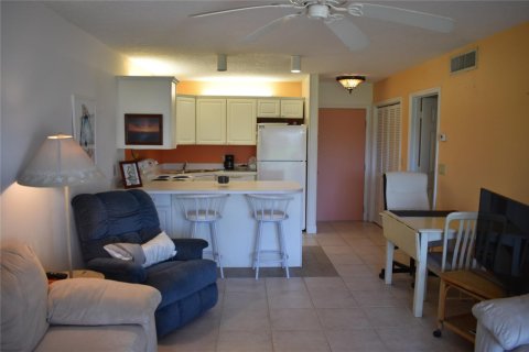 Condo in Fort Pierce, Florida, 1 bedroom  № 1185409 - photo 1