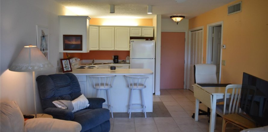 Condo in Fort Pierce, Florida, 1 bedroom № 1185409