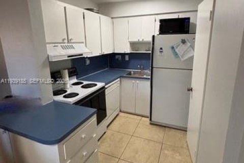 Copropriété à louer à Palmetto Bay, Floride: 2 chambres, 72.19 m2 № 1997544 - photo 4