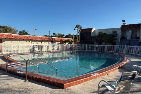 Copropriété à louer à Palmetto Bay, Floride: 2 chambres, 72.19 m2 № 1997544 - photo 19