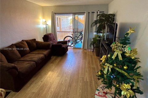 Copropriété à louer à Palmetto Bay, Floride: 2 chambres, 72.19 m2 № 1997544 - photo 3