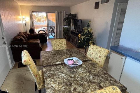 Copropriété à louer à Palmetto Bay, Floride: 2 chambres, 72.19 m2 № 1997544 - photo 2