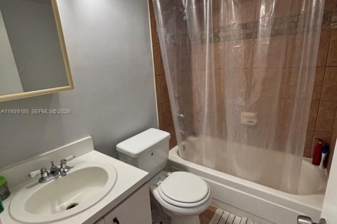 Copropriété à louer à Palmetto Bay, Floride: 2 chambres, 72.19 m2 № 1997544 - photo 9