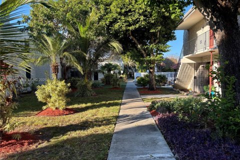 Copropriété à louer à Palmetto Bay, Floride: 2 chambres, 72.19 m2 № 1997544 - photo 11