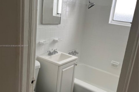 Condo in Miami Beach, Florida  № 1973343 - photo 7