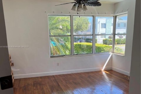 Condo in Miami Beach, Florida  № 1973343 - photo 4