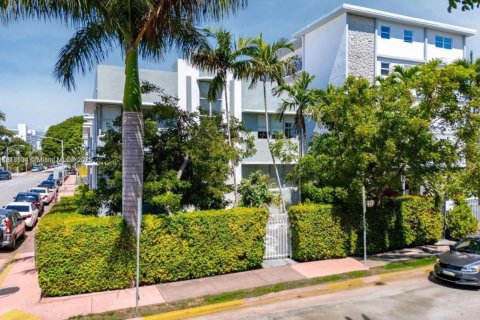 Condo in Miami Beach, Florida  № 1973343 - photo 9