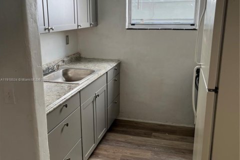 Condo in Miami Beach, Florida  № 1973343 - photo 6