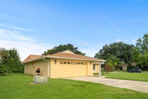 House in Orlando, Florida 3 bedrooms, 174.01 sq.m. № 1833576 - photo 2