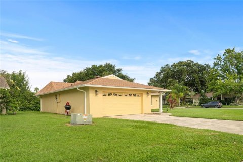 House in Orlando, Florida 3 bedrooms, 174.01 sq.m. № 1833576 - photo 1