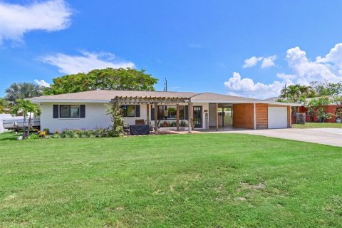 House in Bradenton, Florida 3 bedrooms, 129.23 sq.m. № 2220608