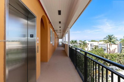 Condominio en venta en Dania Beach, Florida, 2 dormitorios, 87.89 m2 № 1997707 - foto 6