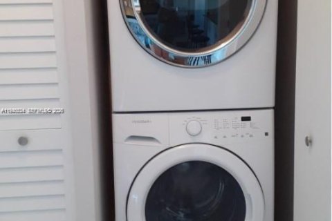 Condominio en venta en Dania Beach, Florida, 2 dormitorios, 87.89 m2 № 1997707 - foto 19