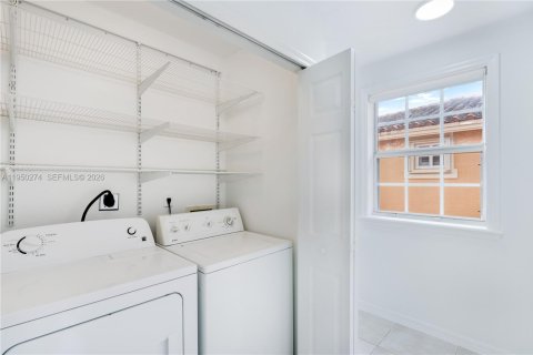 Touwnhouse à louer à Miami, Floride: 3 chambres, 127.09 m2 № 2007153 - photo 19