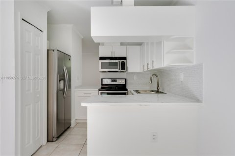 Touwnhouse à louer à Miami, Floride: 3 chambres, 127.09 m2 № 2007153 - photo 13