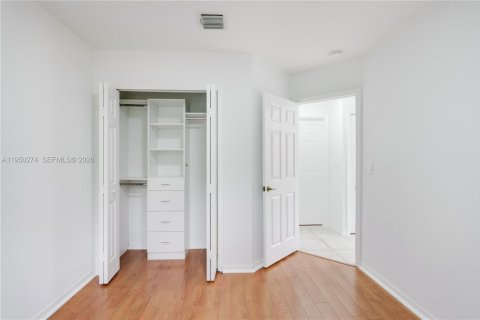 Touwnhouse à louer à Miami, Floride: 3 chambres, 127.09 m2 № 2007153 - photo 24