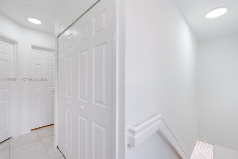 Touwnhouse à louer à Miami, Floride: 3 chambres, 127.09 m2 № 2007153 - photo 18