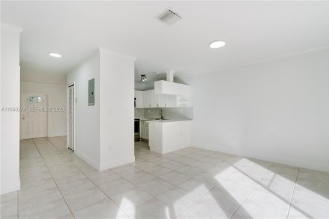 Touwnhouse à louer à Miami, Floride: 3 chambres, 127.09 m2 № 2007153 - photo 10