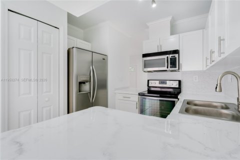 Touwnhouse à louer à Miami, Floride: 3 chambres, 127.09 m2 № 2007153 - photo 4