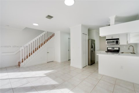 Touwnhouse à louer à Miami, Floride: 3 chambres, 127.09 m2 № 2007153 - photo 11