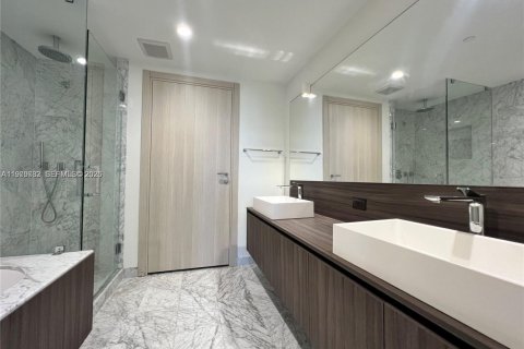 Condo in Miami, Florida, 1 bedroom  № 2079505 - photo 7