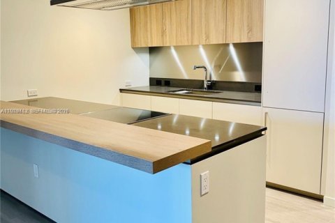 Condo in Miami, Florida, 1 bedroom  № 2079505 - photo 23