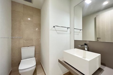 Condo in Miami, Florida, 1 bedroom  № 2079505 - photo 5