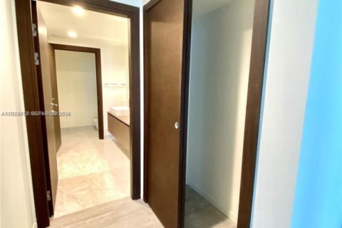Condo in Miami, Florida, 1 bedroom  № 2079505 - photo 18
