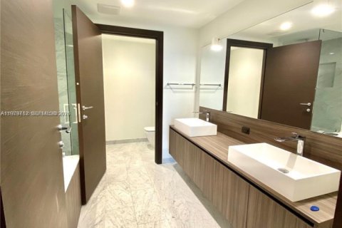 Condo in Miami, Florida, 1 bedroom  № 2079505 - photo 17