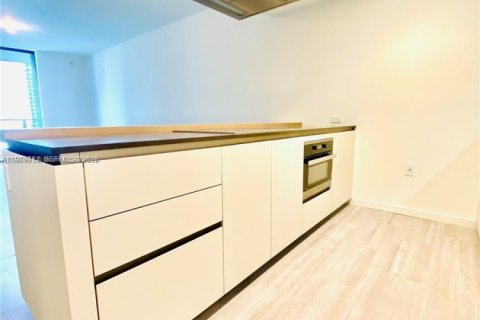 Condo in Miami, Florida, 1 bedroom  № 2079505 - photo 25